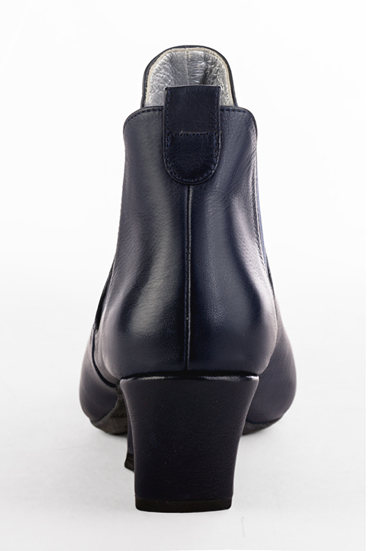 Women's navy blue elegant Chelsea ankle boots, with side elastics. Pointed toe. Medium block heels - Worn view